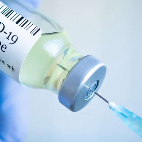 Κορονοϊός: Έρευνα σοκ αποκαλύπτει τι αλήθεια για τα εμβόλια – Οι παρενέργειές τους