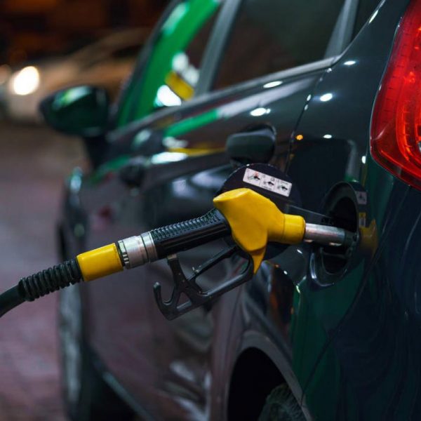 Επιτέλους ευχάριστα νέα: Δείτε πότε θα μειωθεί η τιμή της βενζίνης επιτέλους