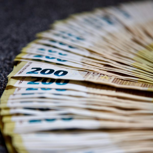 «Βόμβα»: Καταργείται το ευρώ όπως το ξέραμε – Το αποκάλυψε κατά λάθος η Λαγκάρντ – Το νέο νόμισμα