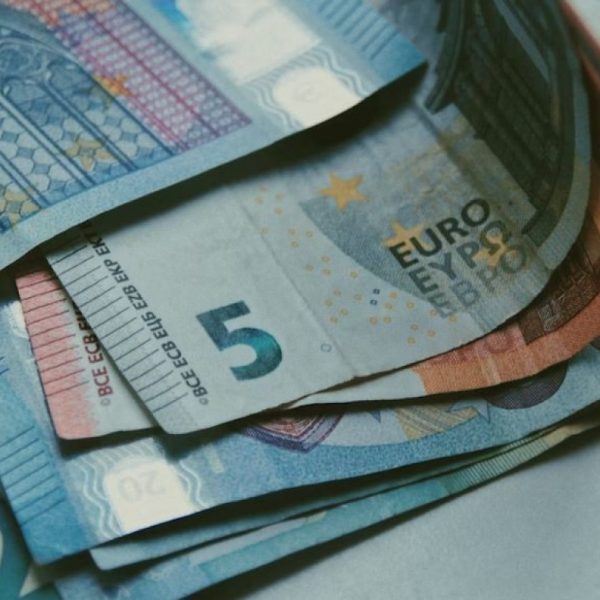 «Βόμβα»: Καταργούν άμεσα το ευρώ – Δείτε το νέο νόμισμα Ελλάδας – Ευρώπης