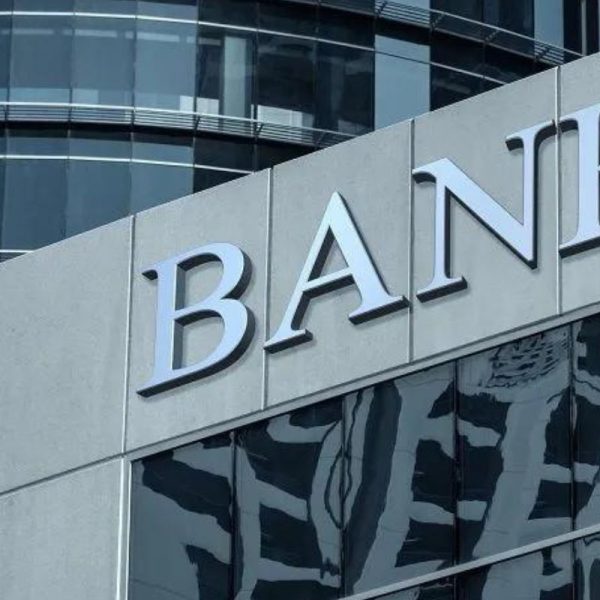 «Φεύγουν» οι τράπεζες: Δείτε πού πάνε – Τι θα γίνει με τις καταθέσεις μας