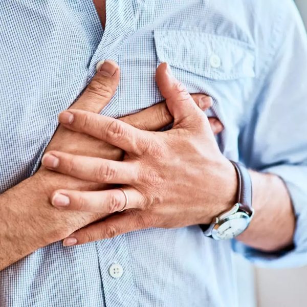 Ανακοπή καρδιάς: Δύο συμπτώματα που προειδοποιούν 24 ώρες νωρίτερα