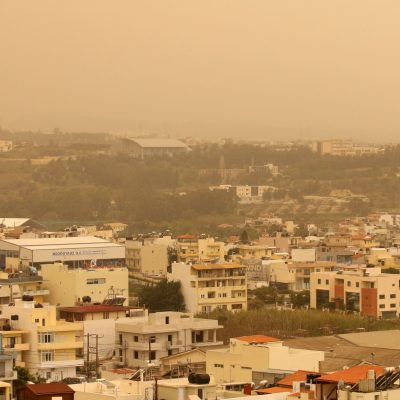 Καιρός: Βροχές και καταιγίδες σήμερα – Ποιες περιοχές θα «πνιγούν» από τη σκόνη