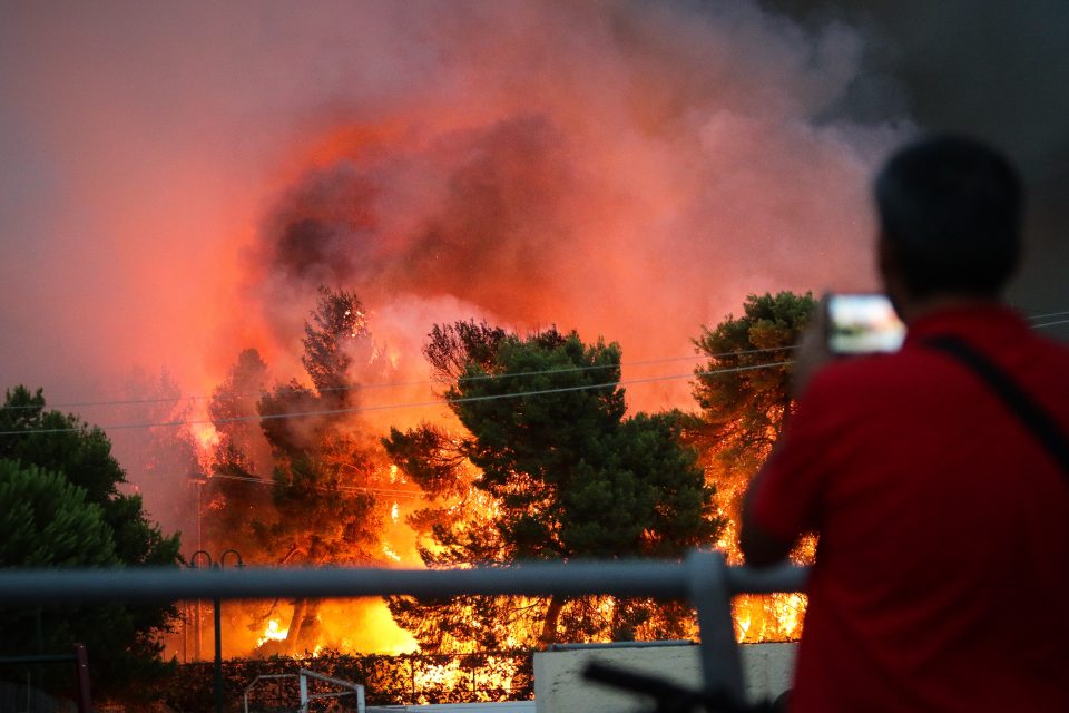 Φωτιά ΤΩΡΑ στην Εύβοια: Εκκενώνονται χωριά – Μεγάλος συναγερμός