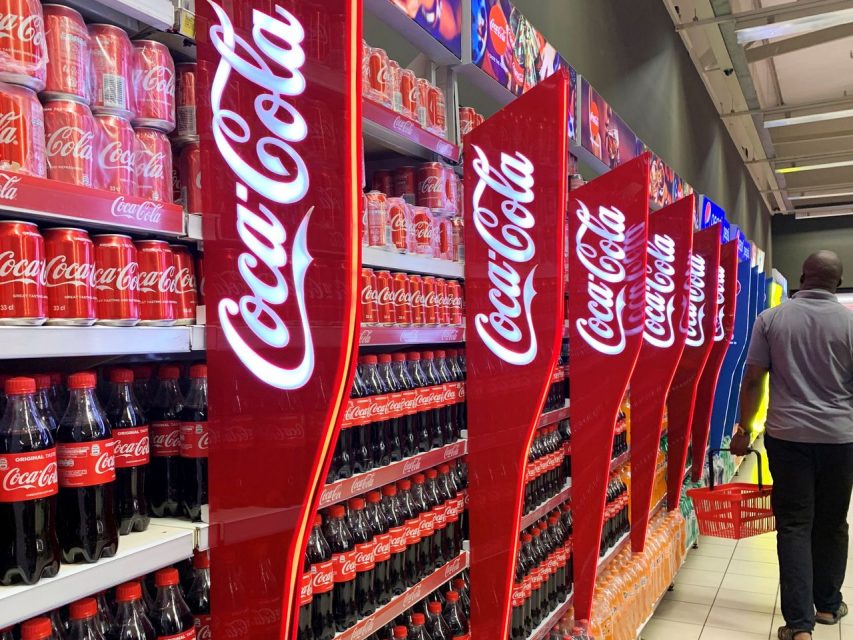 Coca-Cola: Άσχημα νέα για τον παγκόσμιο κολοσσό - Κινδυνεύει;