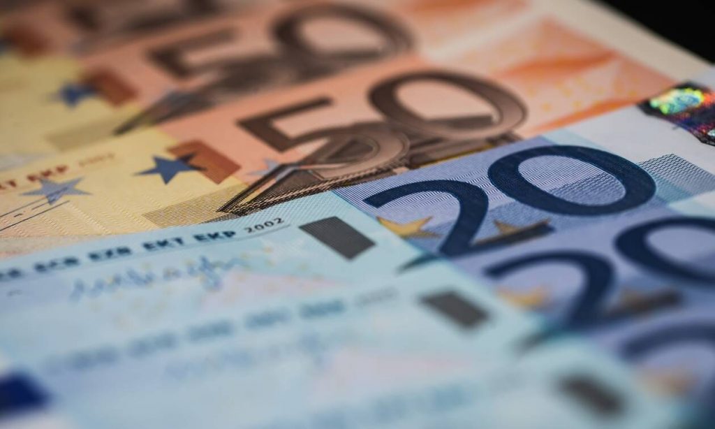 Αύξηση έως 220 ευρώ και αναδρομικά έως 4.178 ευρώ: Ποιοι συνταξιούχοι θα τα πάρουν