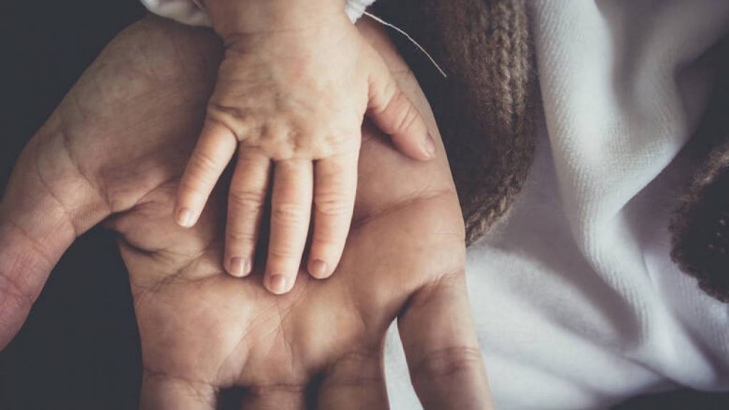 ΟΠΕΚΑ – Επίδομα γέννησης: Ποιοι το δικαιούνται – Όσα πρέπει να γνωρίζετε