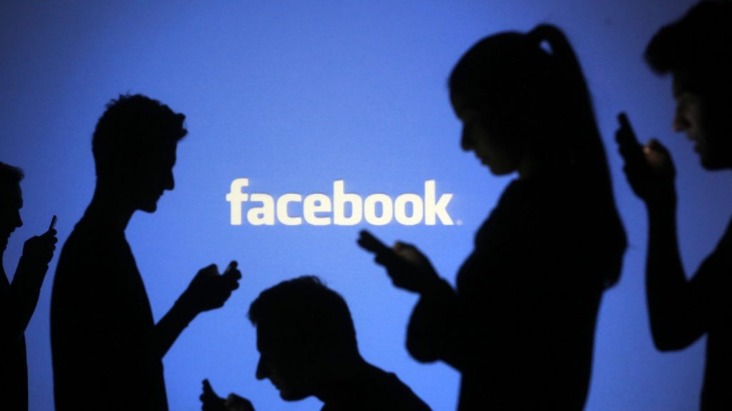 Σάλος με το Facebook: Διέρρευσαν στο Διαδίκτυο τα τηλέφωνα και τα ονόματά μας