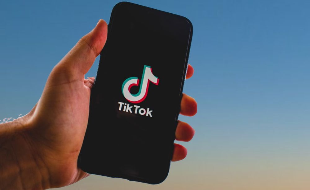 Συναγερμός για το Tik Tok: Προειδοποίηση από τη Δίωξη Ηλεκτρονικού Εγκλήματος