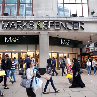 «Bόμβα»: «Λουκέτο» σε 30 καταστήματα Marks & Spencer