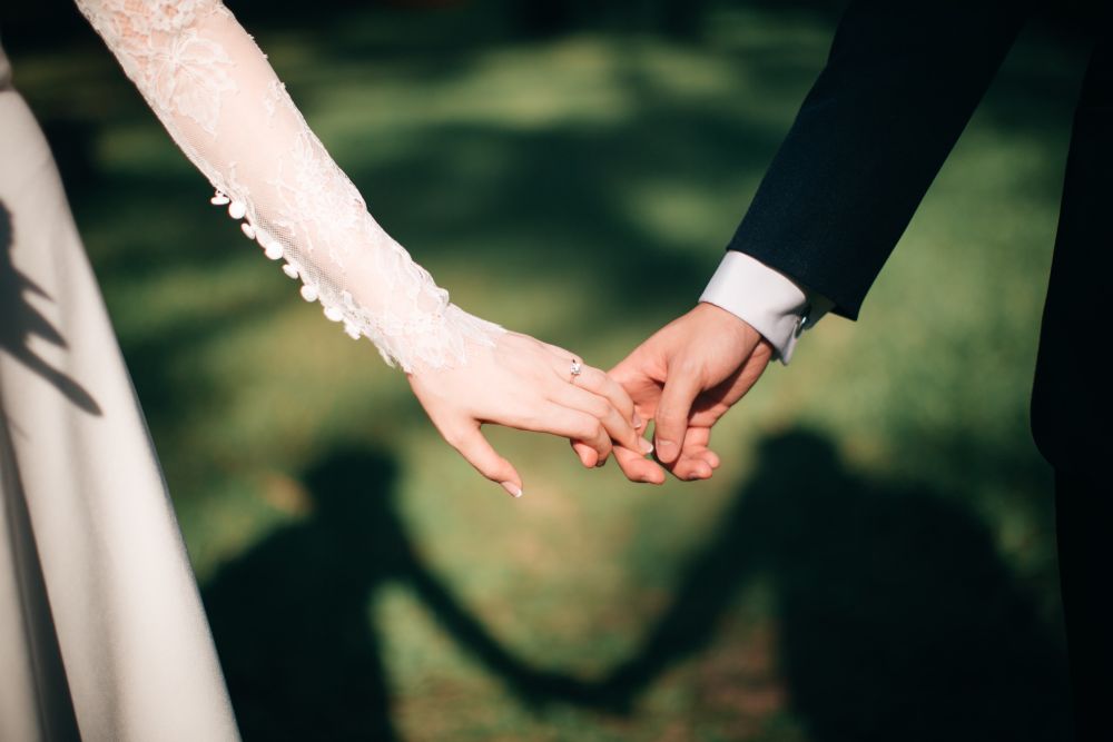Γάμοι 2021: Δυσάρεστα νέα για χιλιάδες ζευγάρια – Τι αλλάζει με το όριο ατόμων και το χορό