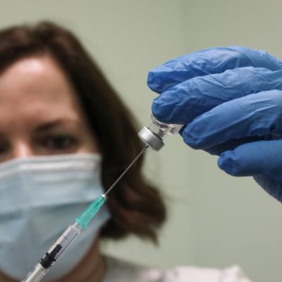 Εμβόλιο κορονοϊού και θρόμβωση: Αυτές είναι οι «ύποπτες» παρενέργειες