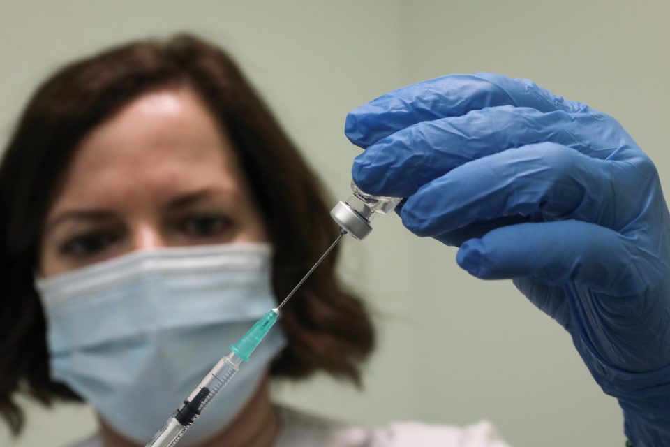 Εμβόλιο κορονοϊού και θρόμβωση: Αυτές είναι οι «ύποπτες» παρενέργειες