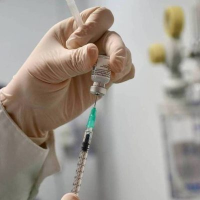 Εμβόλιο κορονοϊού: «Βροχή» SMS για ακυρώσεις από το emvolio.gov.gr – Τι έχει συμβεί