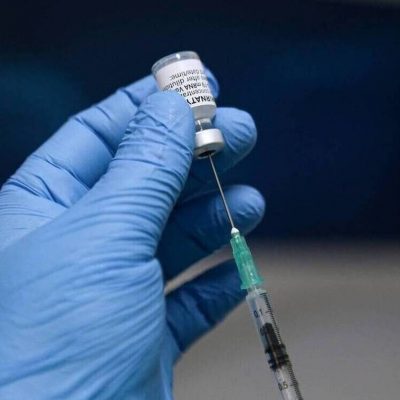 Στέρηση μισθού σε όσους δεν κάνουν το εμβόλιο; Τι ισχύει