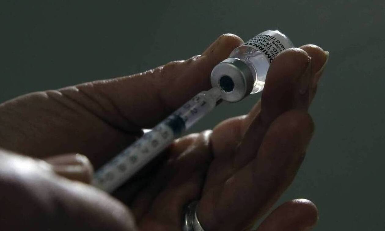 Εμβόλιο ή απόλυση; Η πρώτη δίκη στην Ελλάδα για τον υποχρεωτικό εμβολιασμό