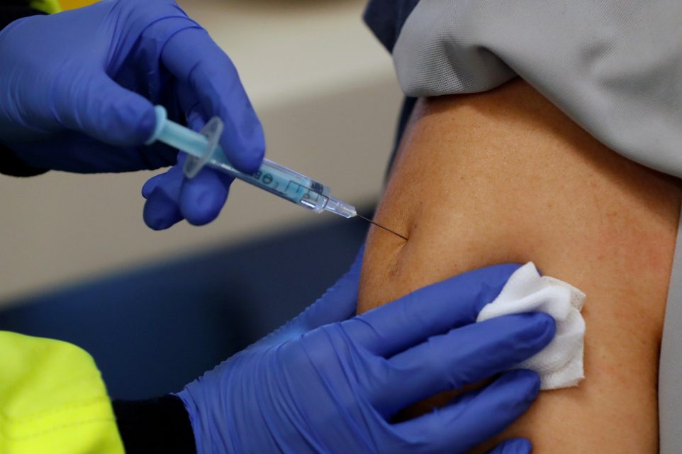 Εμβόλια: Έχουν τσιπάκι και αλλάζουν το DNA μας; Ιδού η απάντηση