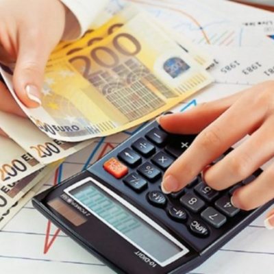 ofeiles.gov.gr – Ρύθμιση χρεών: Διαγραφή οφειλών, δόσεις και επιδότηση 210 ευρώ το μήνα