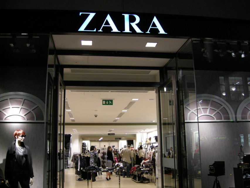 Αδιανόητη σφαλιάρα των καταναλωτών στα ZARA: Αυτοί πήραν όλο το… πακέτο