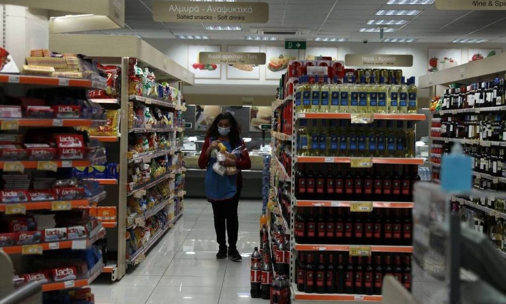 Τρόμος στα ράφια των σούπερ μάρκετ: Έξαλλοι οι καταναλωτές