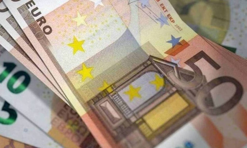 «Βόμβα»: Δείτε ποιοι παρακολουθούν όλο το 24ώρο τις καταθέσεις μας