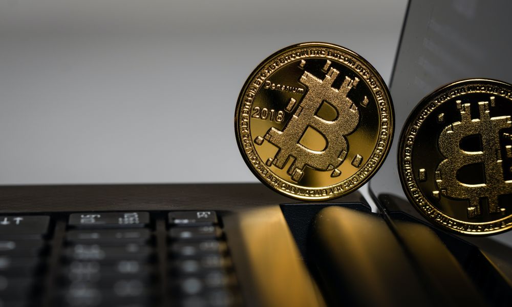 Bitcoin: Γιατί πουλάνε όλοι το χρυσό και αγοράζουν crypto – Τι κρύβεται από πίσω