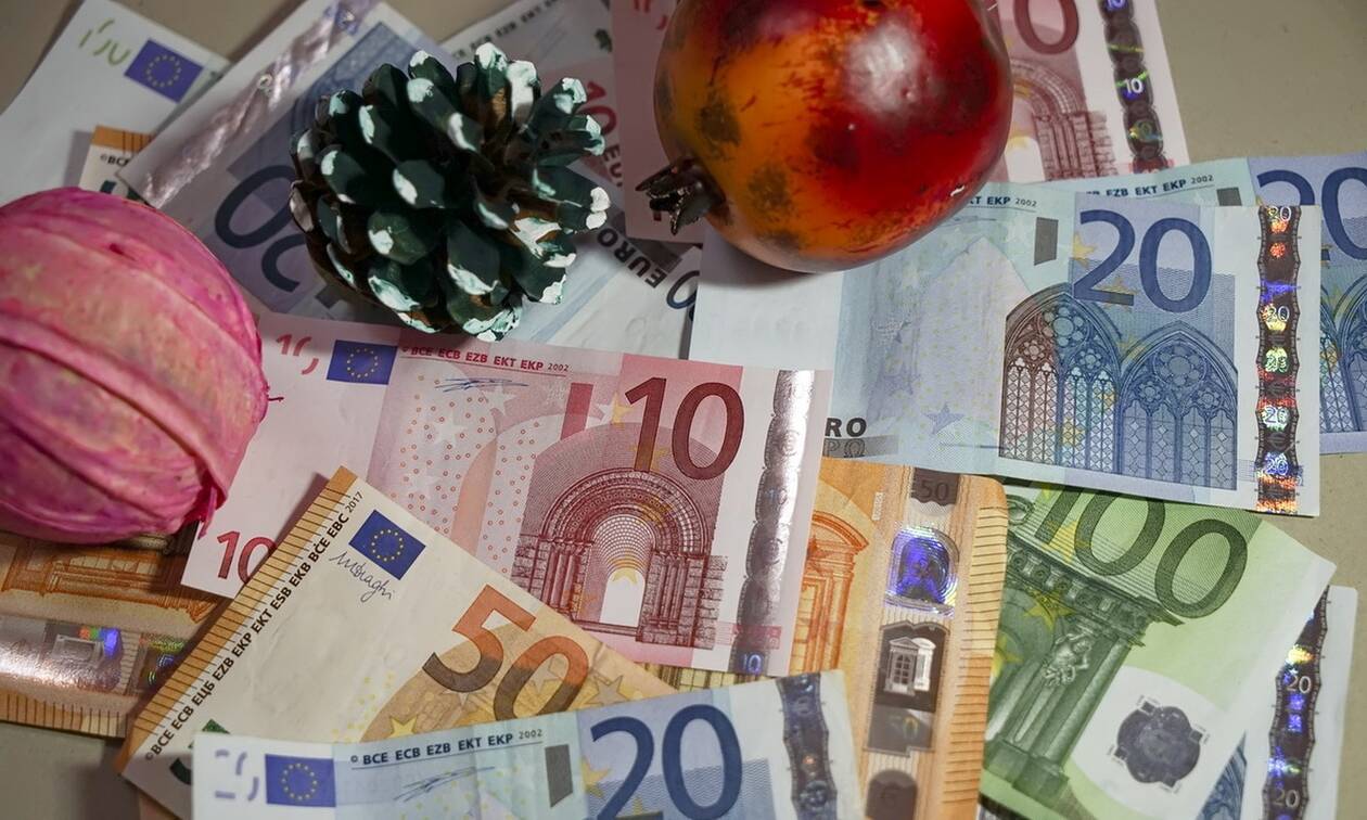 Δώρο Χριστουγέννων 2021: Πότε πληρώνεται – Δείτε πόσα χρήματα θα πάρετε