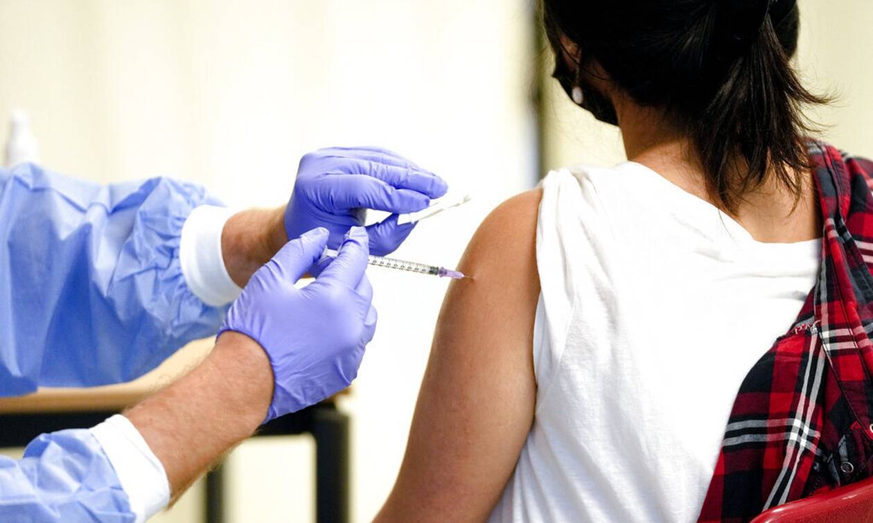 Τρίτη δόση εμβολίου: Αυτές είναι όλες οι παρενέργειες – Τι αναφέρουν αληθινές μαρτυρίες