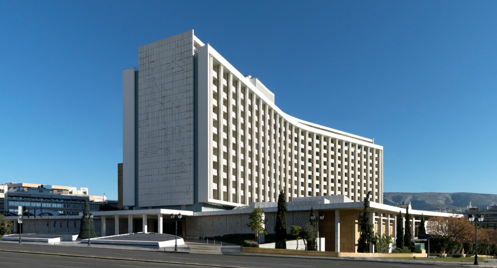 Τέλος εποχής για το Hilton: Δείτε τι θα γίνει στο ιστορικό ξενοδοχείο της Αθήνας