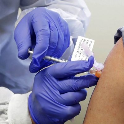 Εμβολιασμοί: Ξεχάστε την τρίτη δόση – Αυτοί είναι οι πρώτοι στη λίστα για την… τέταρτη