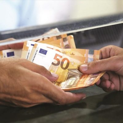Πληρωμές επιδομάτων 2021: Μπαίνουν στους λογαριασμούς έκτακτο μέρισμα 250 ευρώ και επίδομα θέρμανσης