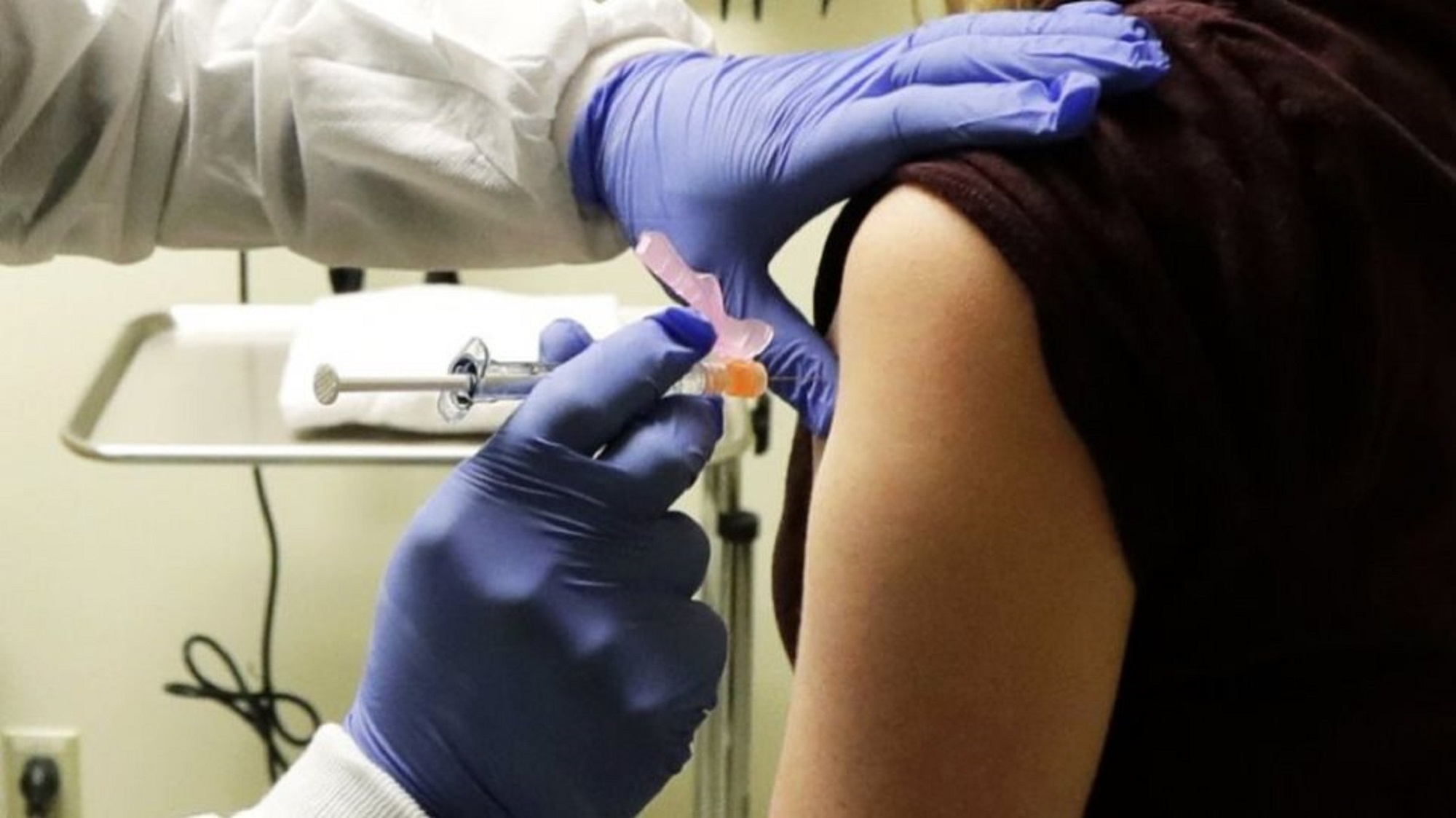 Η ανακοίνωση για τον εμβολιασμό που εξόργισε τους Έλληνες πολίτες