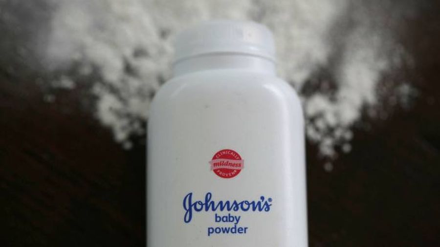 Σάλος με την αποκάλυψη για την Johnson & Johnson για προϊόντα της που προκαλούν καρκίνο