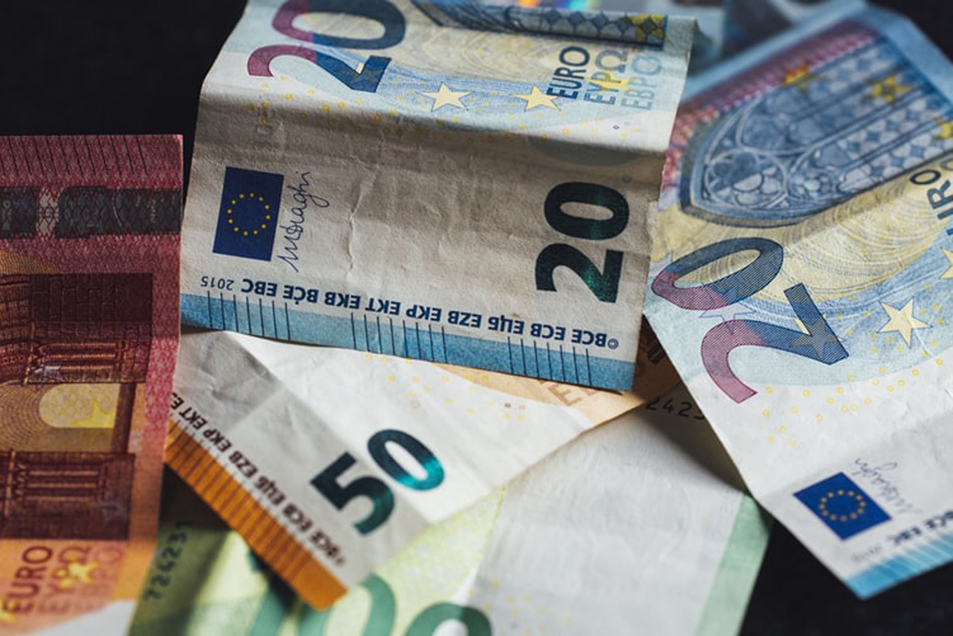 Δεν είναι φάρσα: Δώρο 5.000 ευρώ σε χιλιάδες από το πουθενά