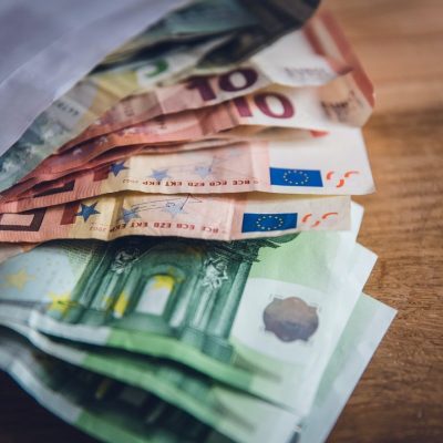 Ανακοινώθηκε: Επιστροφές από 575 έως 12.236 ευρώ – Ποιοι θα τα πάρουν και πότε