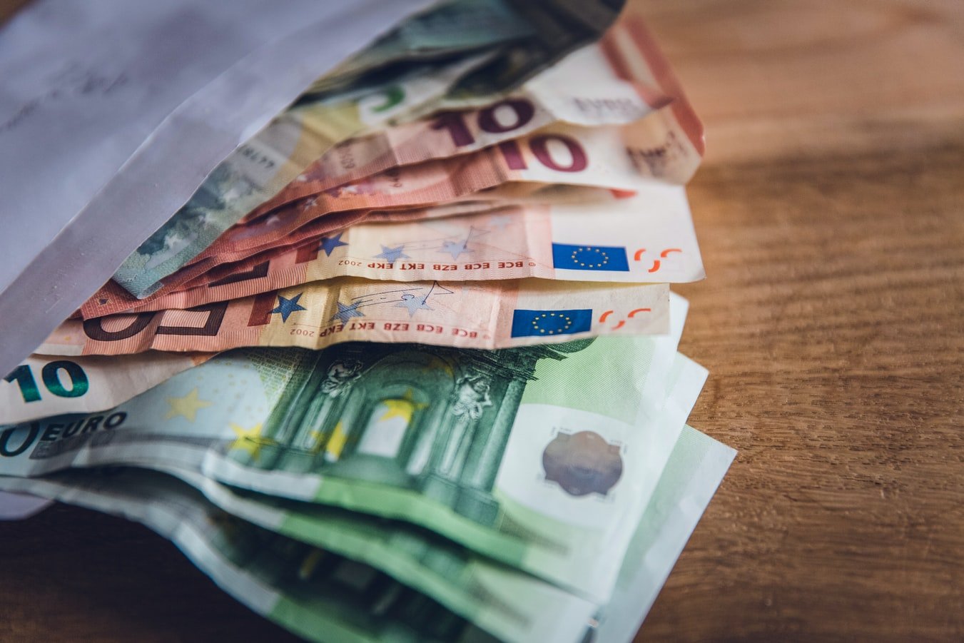 Ανακοινώθηκε: Επιστροφές από 575 έως 12.236 ευρώ – Ποιοι θα τα πάρουν και πότε