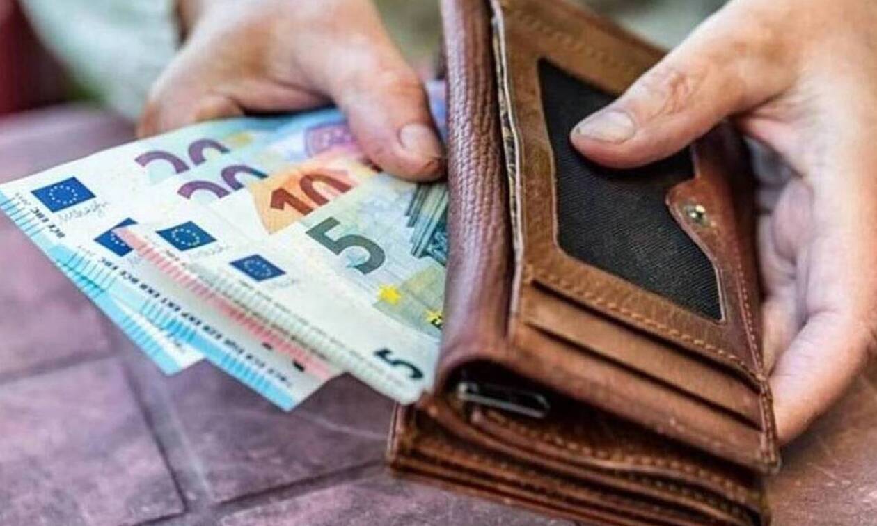 Σοκ για χιλιάδες συνταξιούχους: «Ψαλίδι» 110 ευρώ λόγω... λάθους!