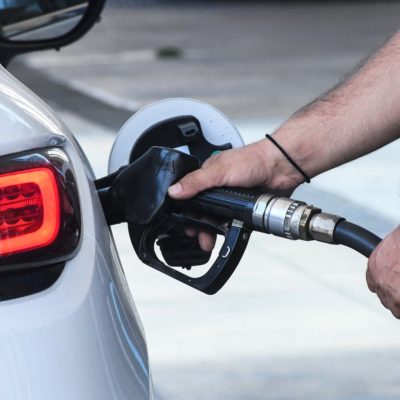 Κουπούνι βενζίνης: Πού θα κάνετε αίτηση – Πώς θα το πάρετε αν έχετε 2 αυτοκίνητα