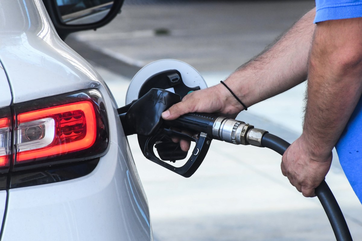 Κουπούνι βενζίνης: Πού θα κάνετε αίτηση - Πώς θα το πάρετε αν έχετε 2 αυτοκίνητα