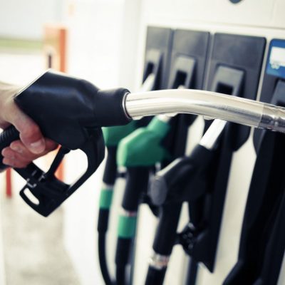Έκτακτες ανακοινώσεις: Επίδομα ακρίβειας και μείωση ΦΠΑ στα καύσιμα