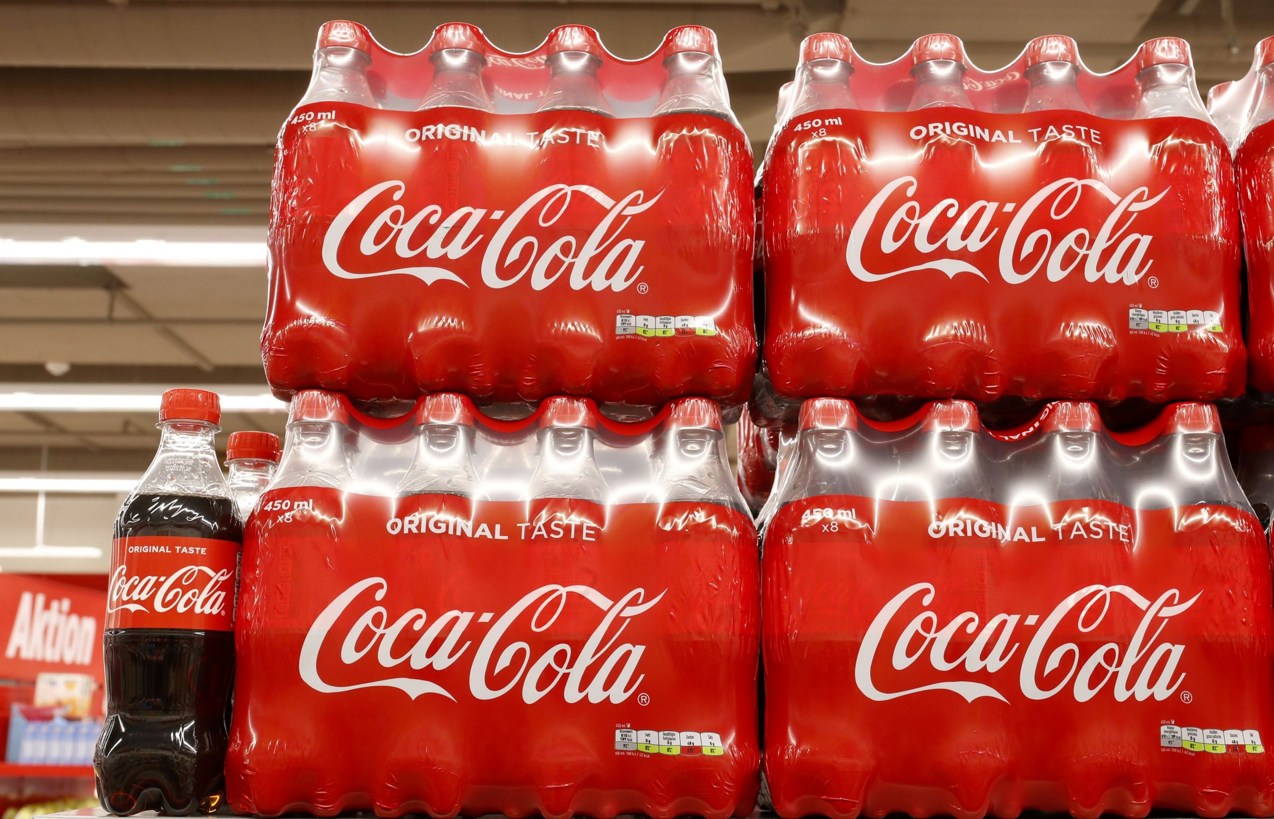 «Βόμβα» με την Coca - Cola: «Θα την αγοράσω και θα της βάλω μέσα κοκαΐνη»