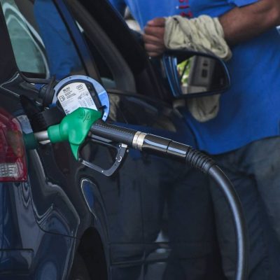 Καύσιμα – Νέα μέτρα: Πόσο θα μειωθεί η τιμή βενζίνης και πετρελαίου