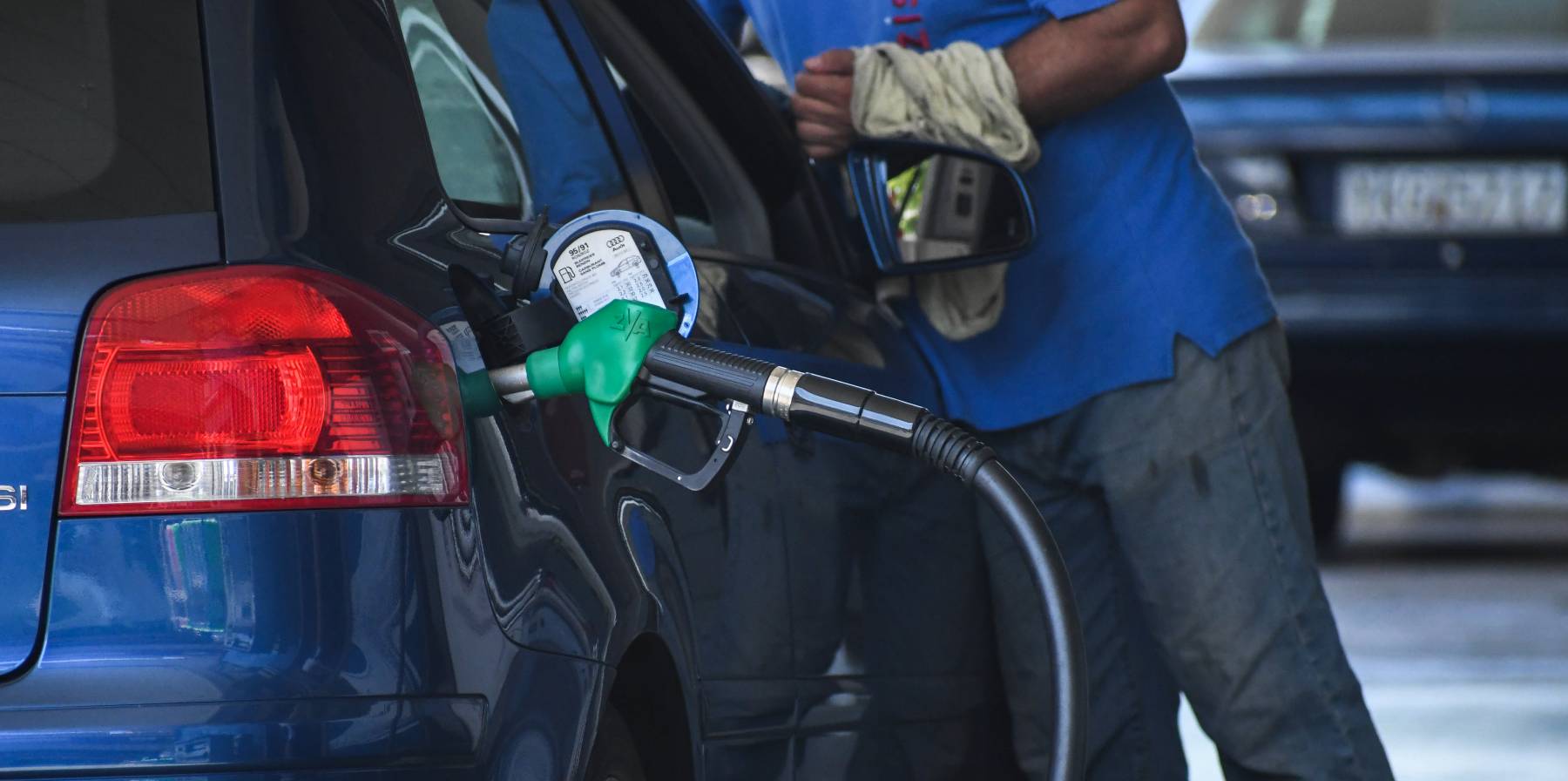 Καύσιμα - Νέα μέτρα: Πόσο θα μειωθεί η τιμή βενζίνης και πετρελαίου