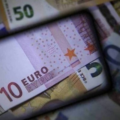 Ελληνική τράπεζα μοιράζει 300 ευρώ: Δείτε σε ποιους και γιατί