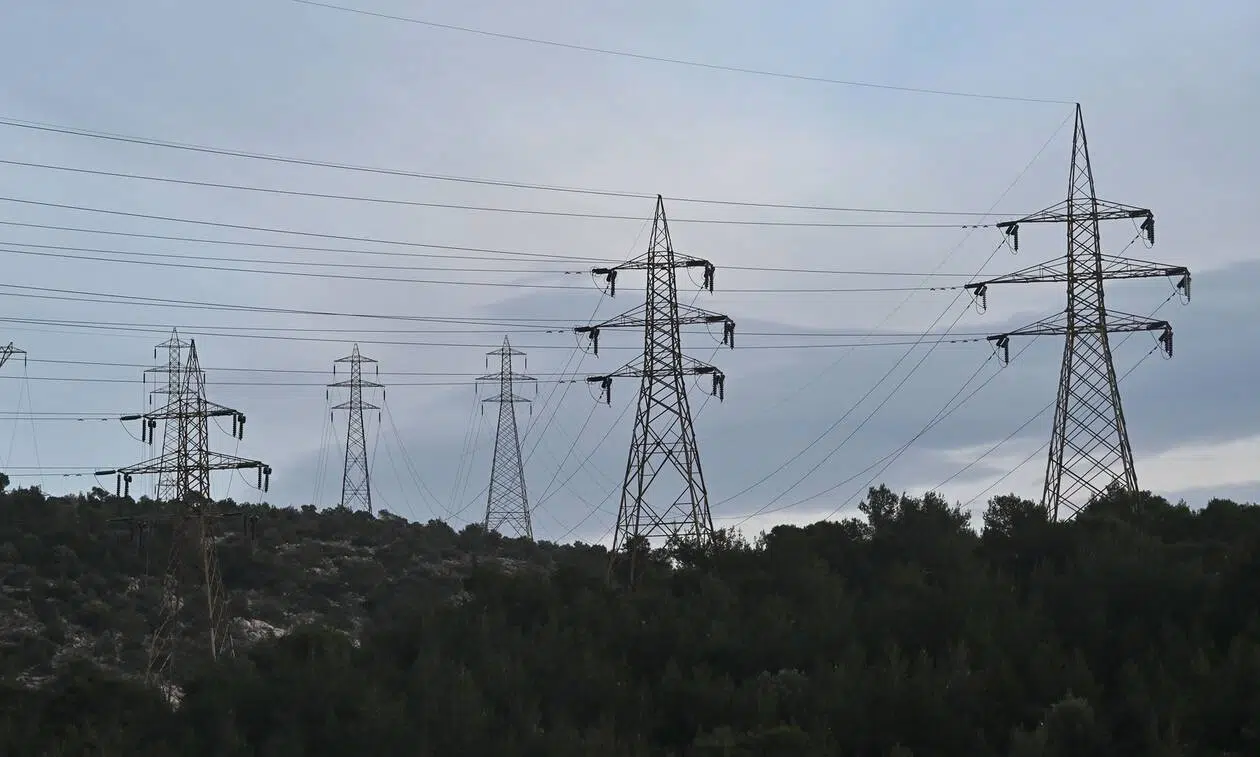 Σάλος με τις νέες τιμές ρεύματος: Αυξήσεις έως και 40% στους λογαριασμούς