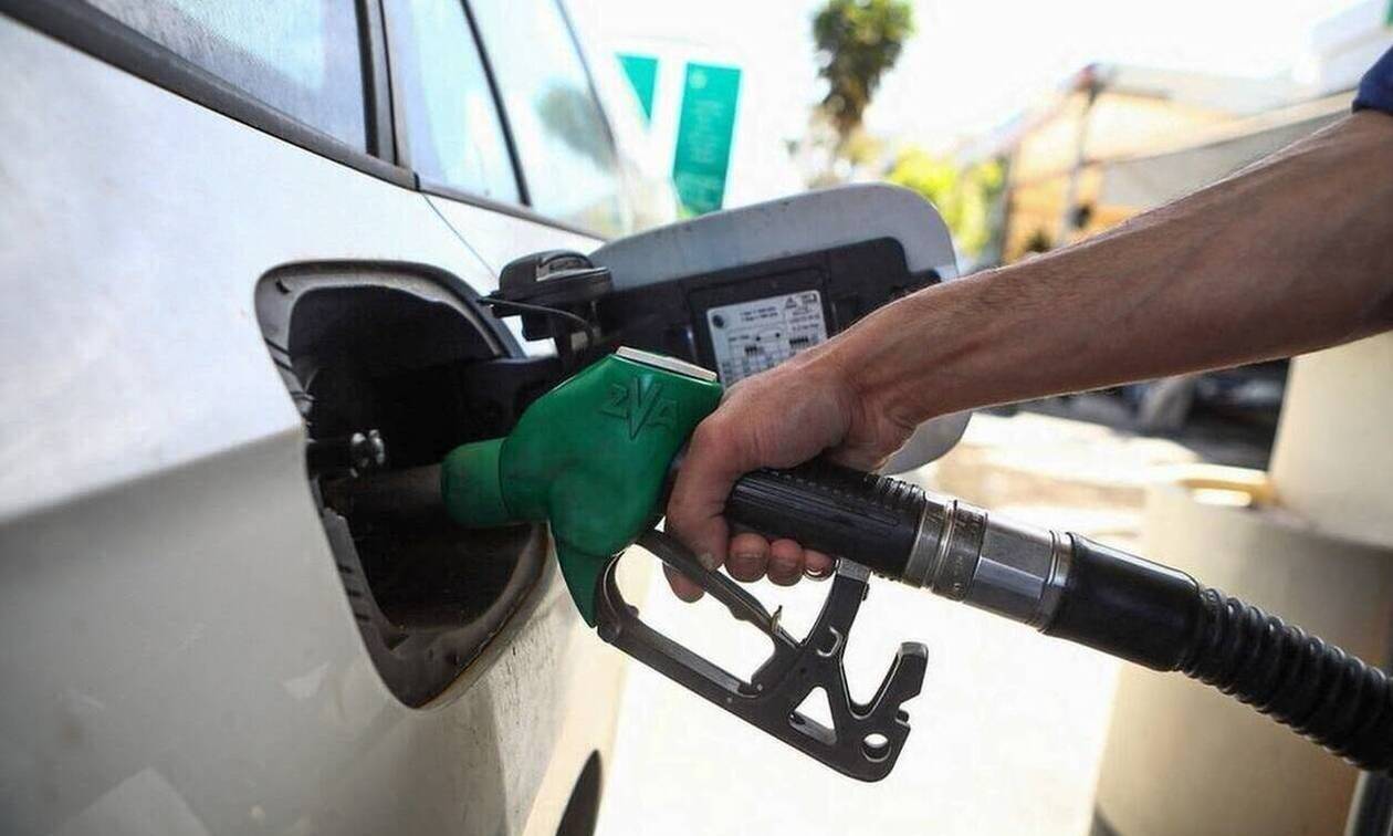 Πέφτει η τιμή της βενζίνης: Πότε θα φτάσει το 1,5 ευρώ το λίτρο