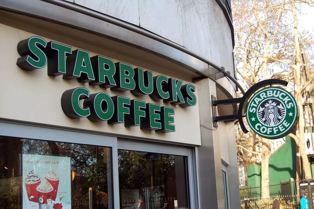 Μπαράζ λουκέτων και μέγα σκάνδαλο στα Starbucks: Δείτε τι συνέβη