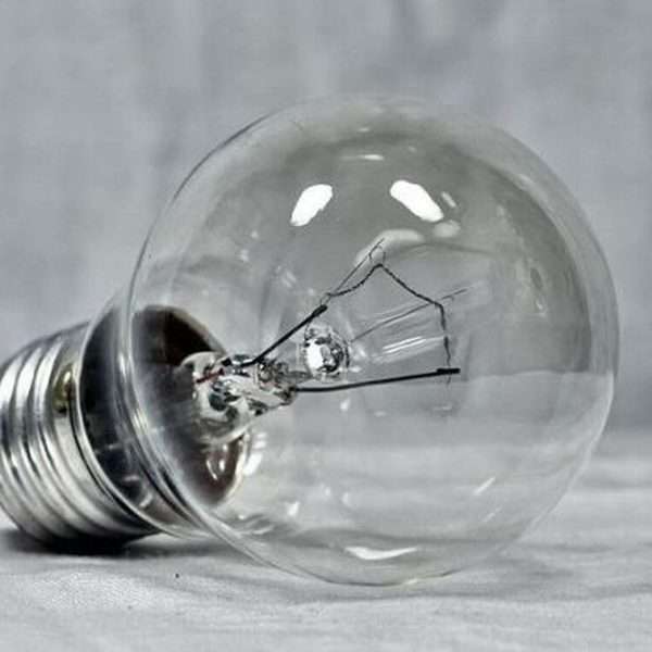 Ηλεκτρικό ρεύμα: Σάλος με πάροχο – «Πουλάει» την επιδότηση για… έκπτωση!