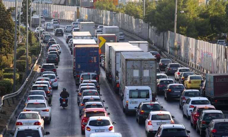 Μπλόκο της ΑΑΔΕ σε χιλιάδες ΙΧ – Tους απαγορεύει την κυκλοφορία – Σκάει και χαράτσι 1.000 ευρώ