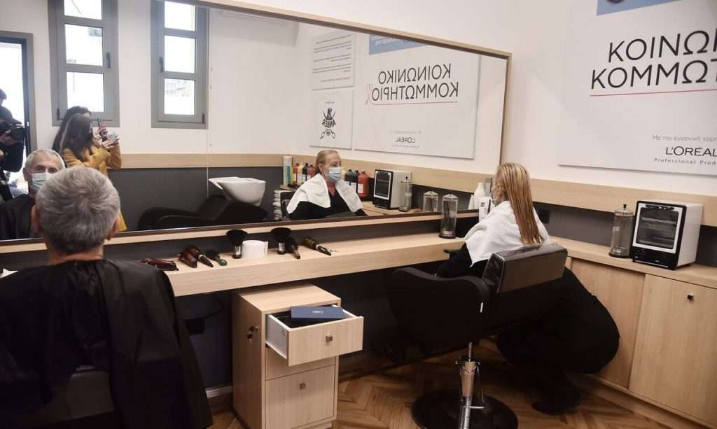 Απίστευτο κι όμως ελληνικό: Δείτε τι σταματούν τα κομμωτήρια